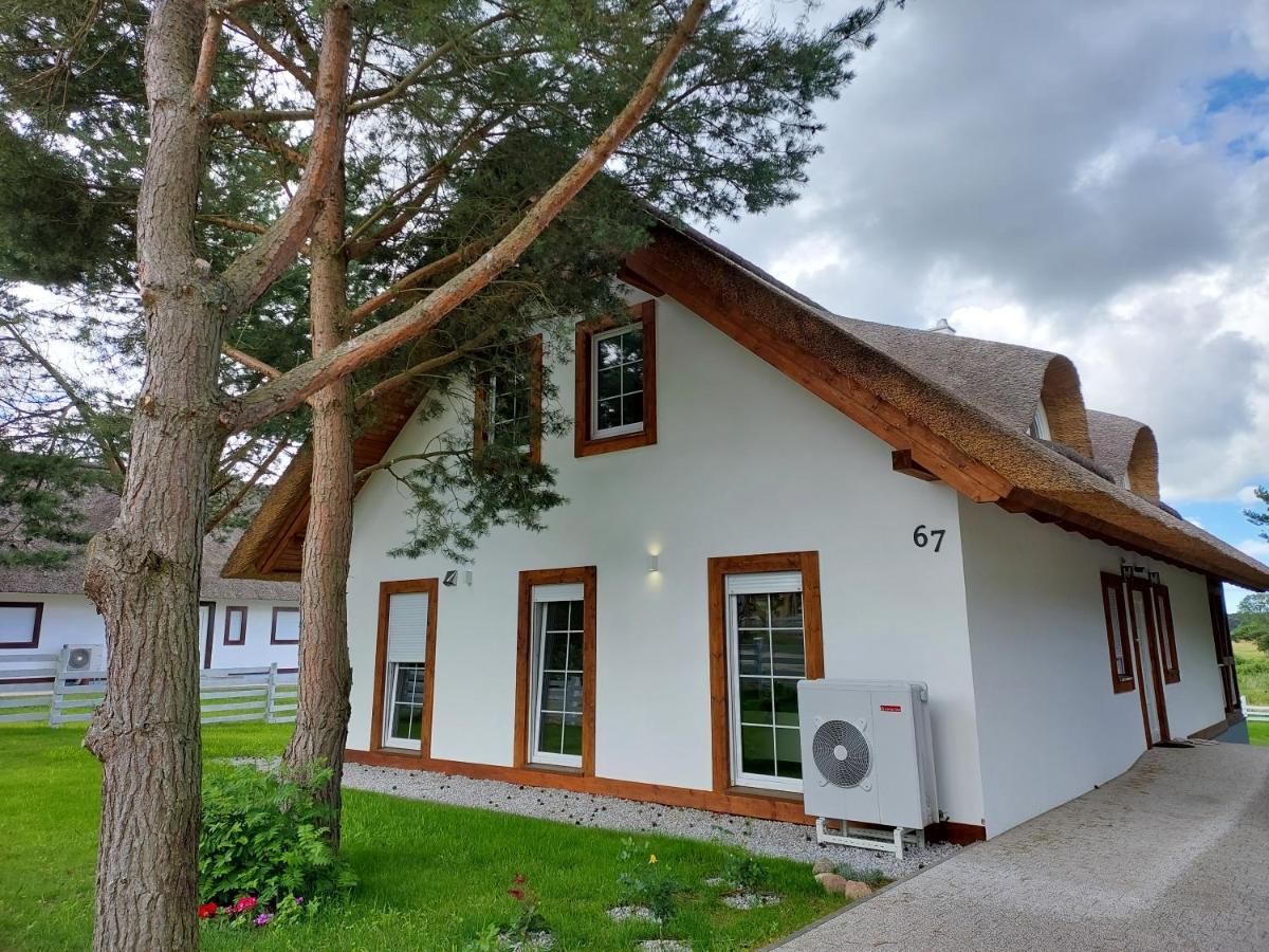Greyówka dom kryty strzechą w Gardna Park Vila Czysta Exterior foto