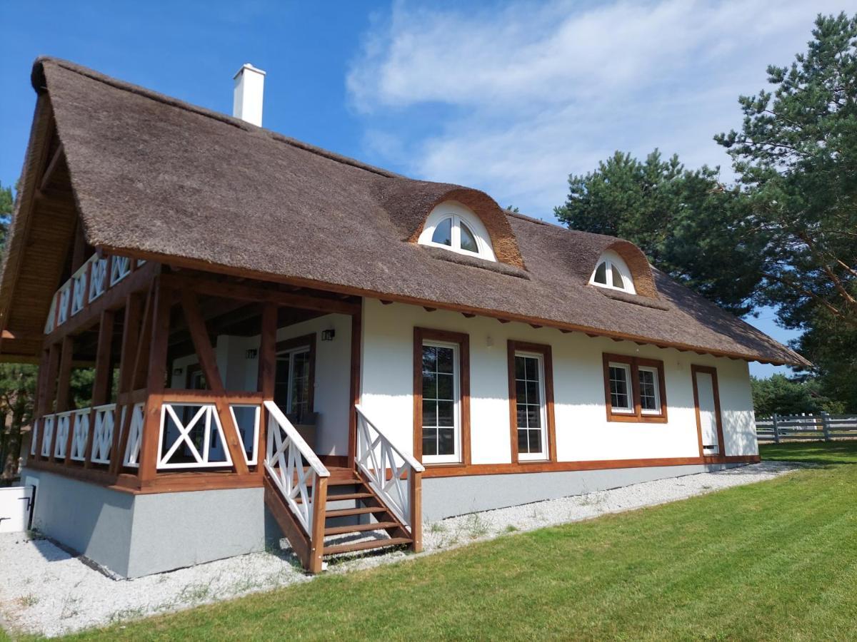 Greyówka dom kryty strzechą w Gardna Park Vila Czysta Exterior foto