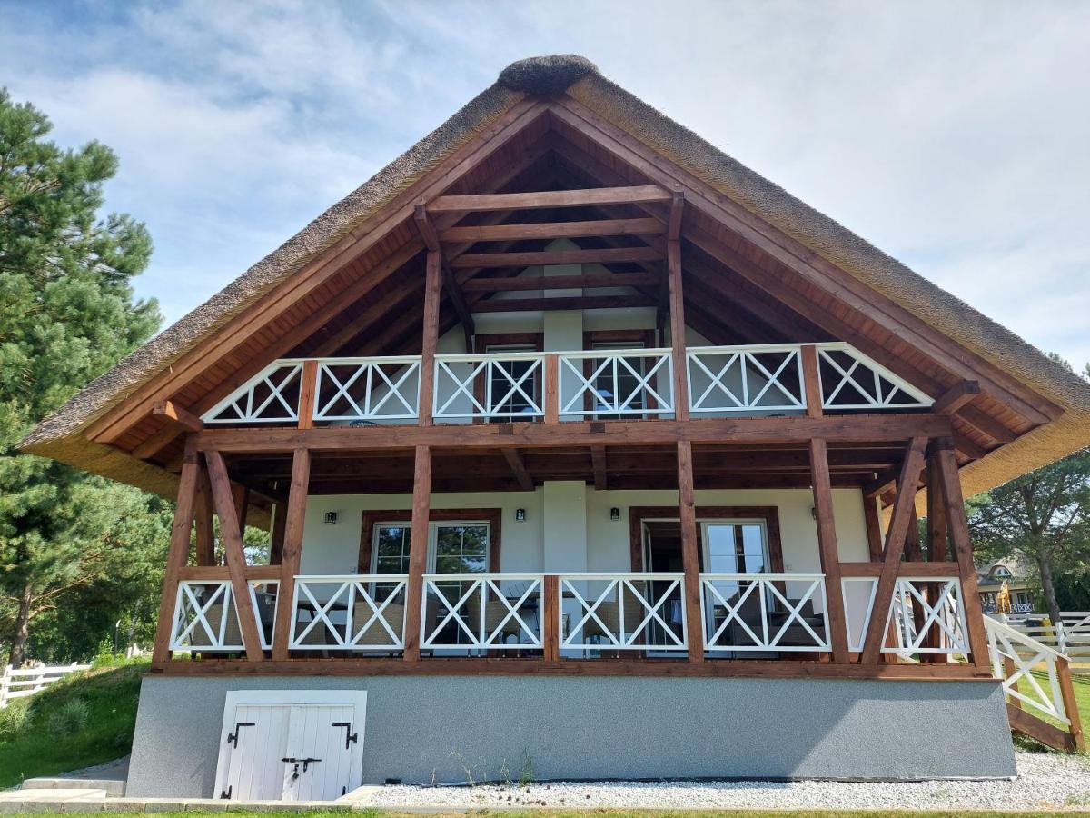 Greyówka dom kryty strzechą w Gardna Park Vila Czysta Exterior foto