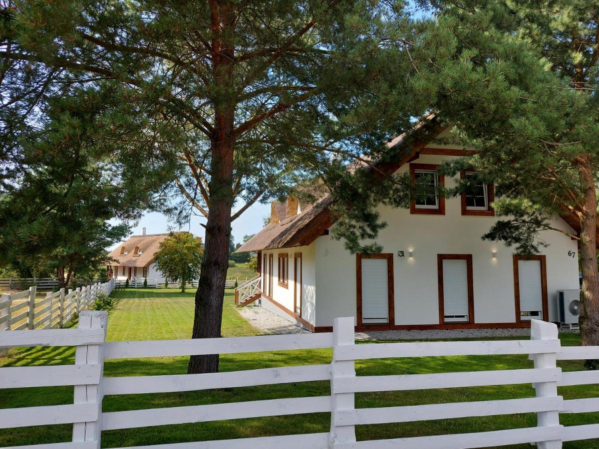 Greyówka dom kryty strzechą w Gardna Park Vila Czysta Exterior foto